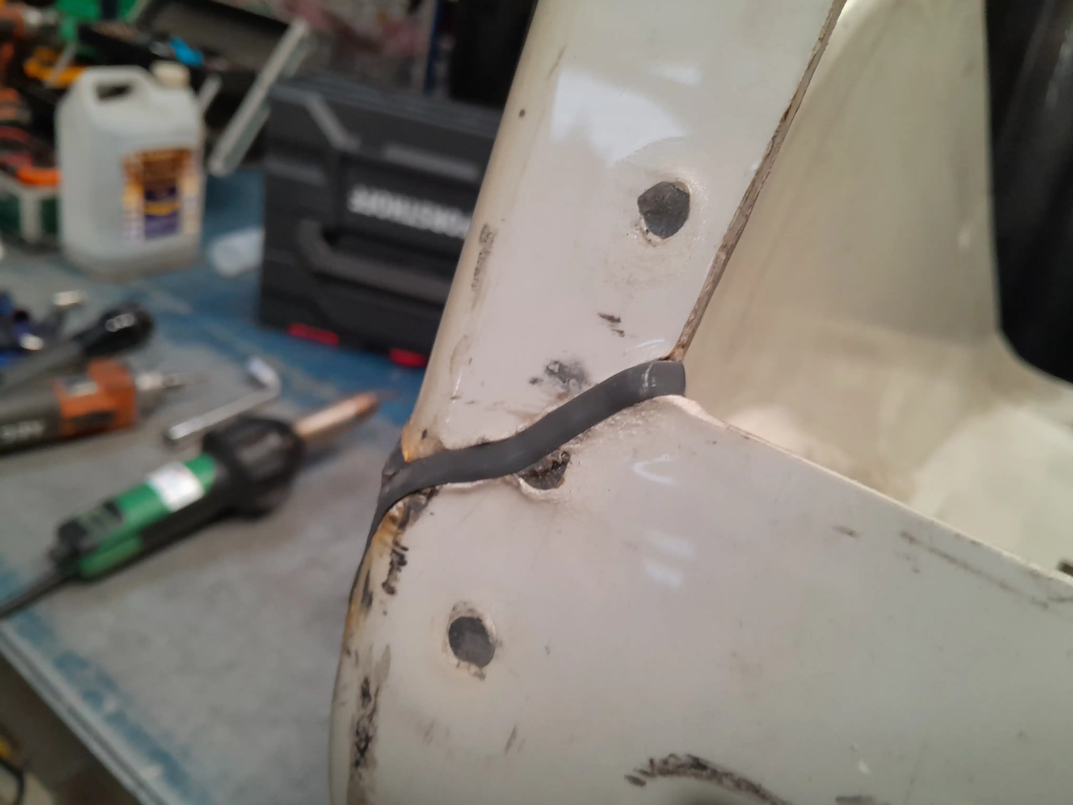 Capot droit après 2 Pistolet-applicateur-soudage-bois