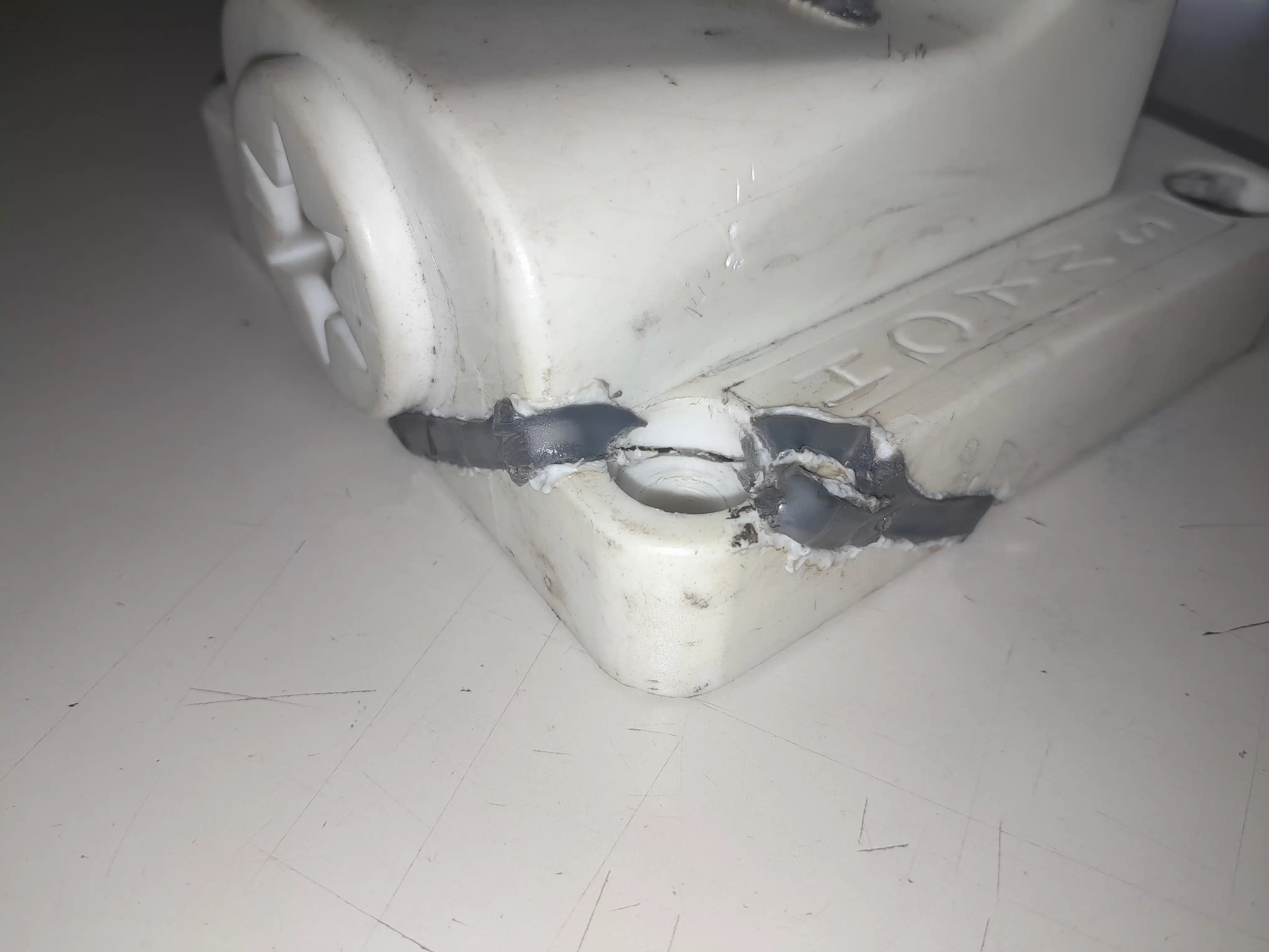 Charniere PP après 2 Machine outil Fischer 2